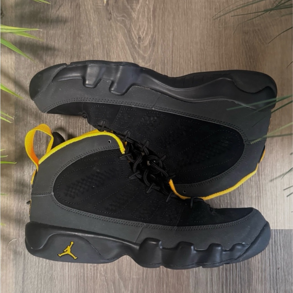 Nike Air Jordan 9 Retro GS University Gold 302359-070 Size 7Y Youth Sneakers